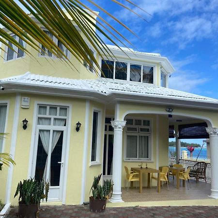 Villa Bella Charming Beachfront Guesthouse Blue Bay Exterior foto