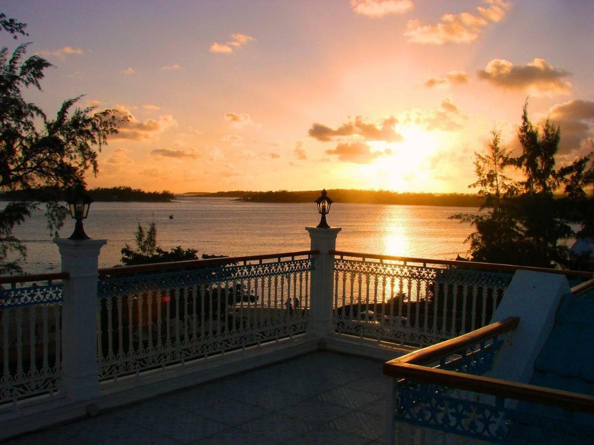 Villa Bella Charming Beachfront Guesthouse Blue Bay Exterior foto