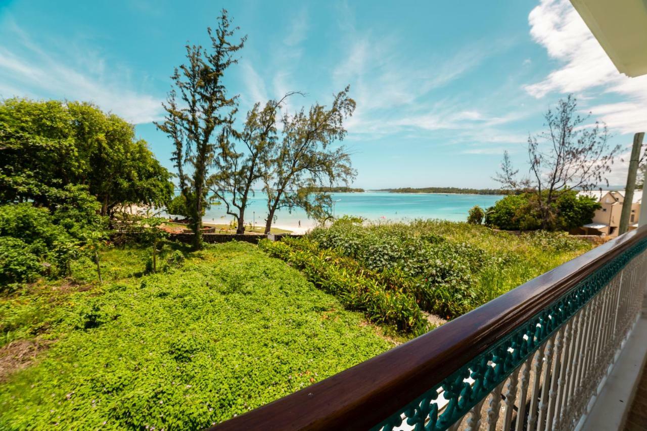 Villa Bella Charming Beachfront Guesthouse Blue Bay Exterior foto