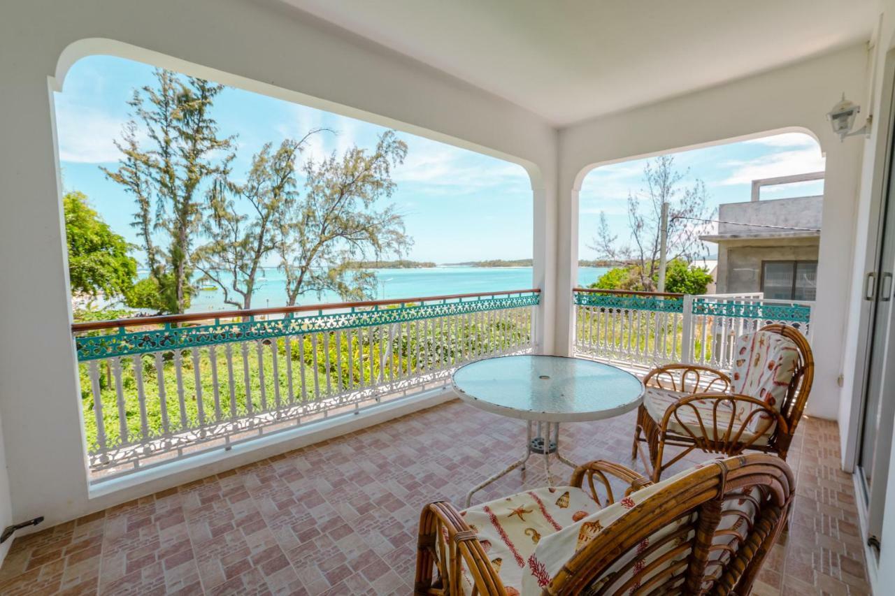 Villa Bella Charming Beachfront Guesthouse Blue Bay Exterior foto